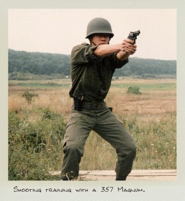 Tom (MILPICTURES) in 1986 during a shooting training with a 357 Magnum.